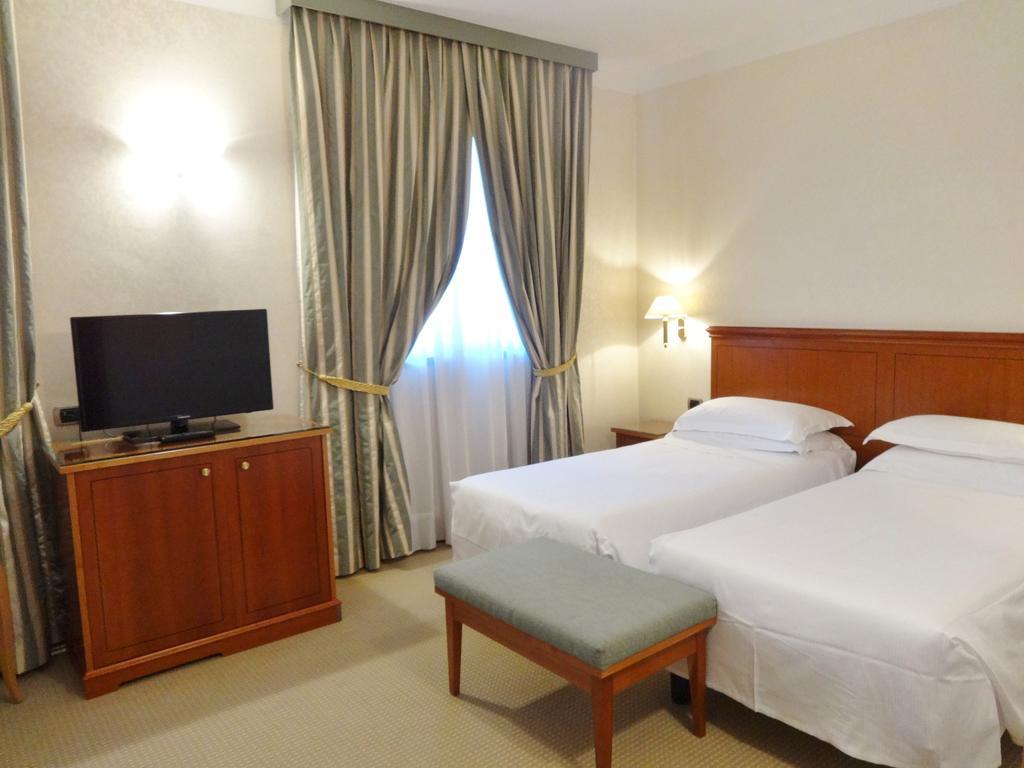 Hotel Excelsior Magenta Ngoại thất bức ảnh