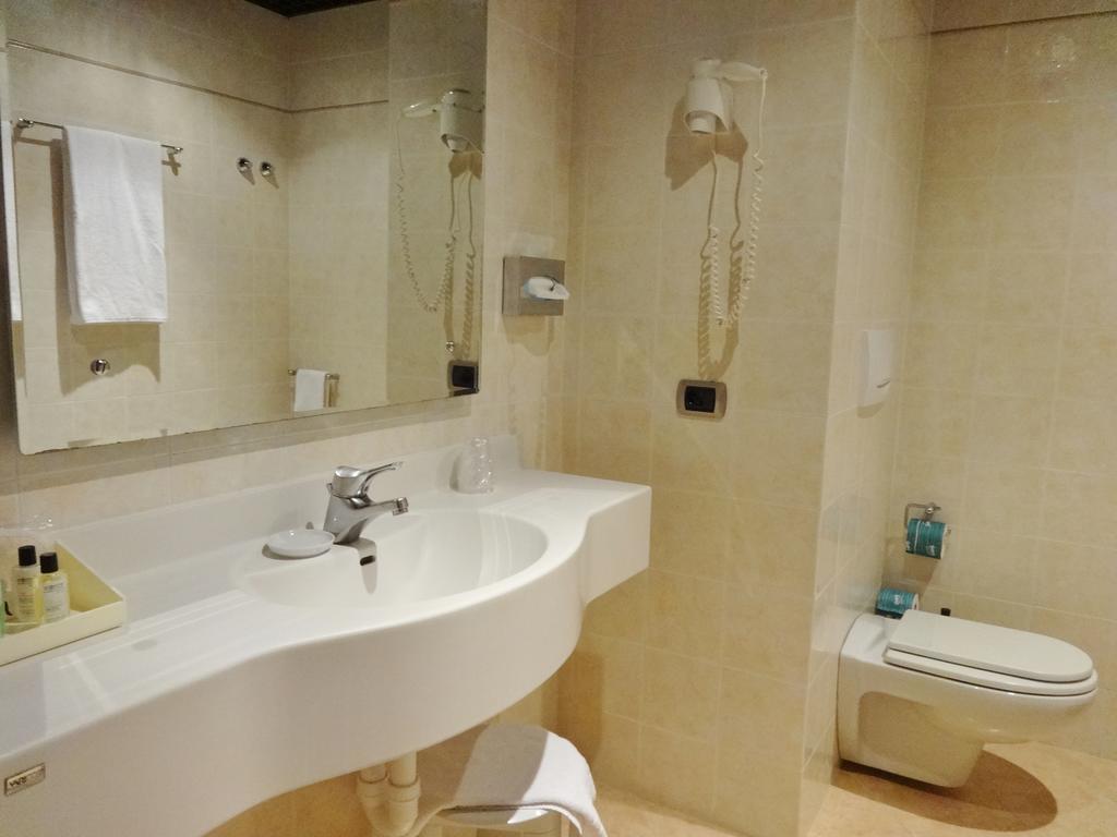 Hotel Excelsior Magenta Ngoại thất bức ảnh