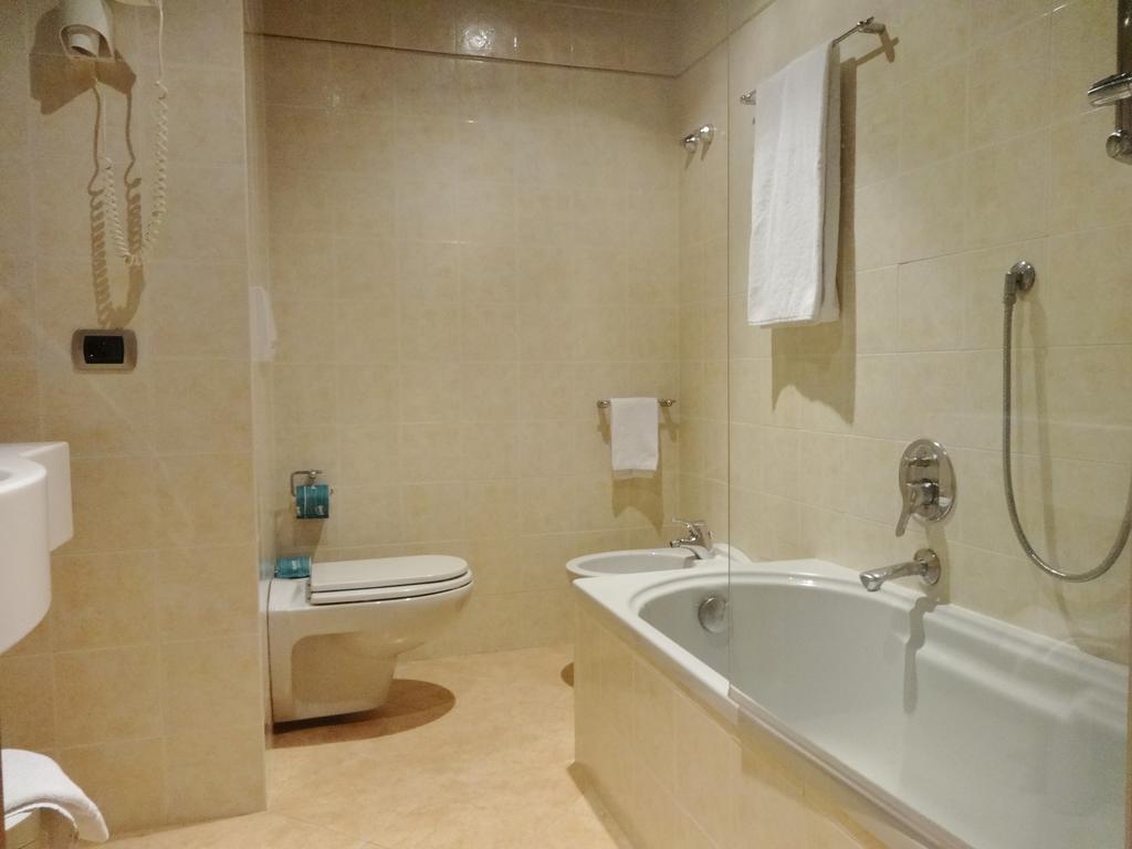 Hotel Excelsior Magenta Ngoại thất bức ảnh
