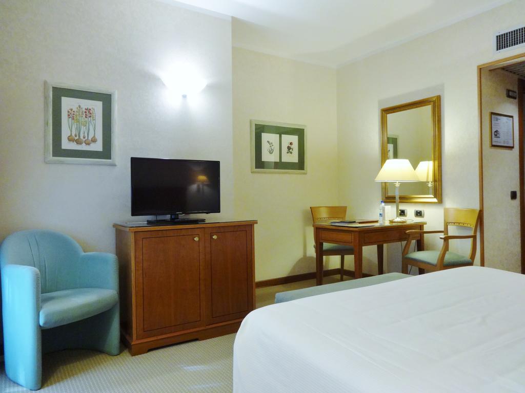 Hotel Excelsior Magenta Ngoại thất bức ảnh