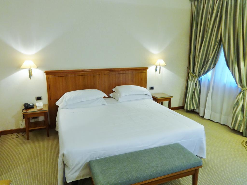 Hotel Excelsior Magenta Ngoại thất bức ảnh