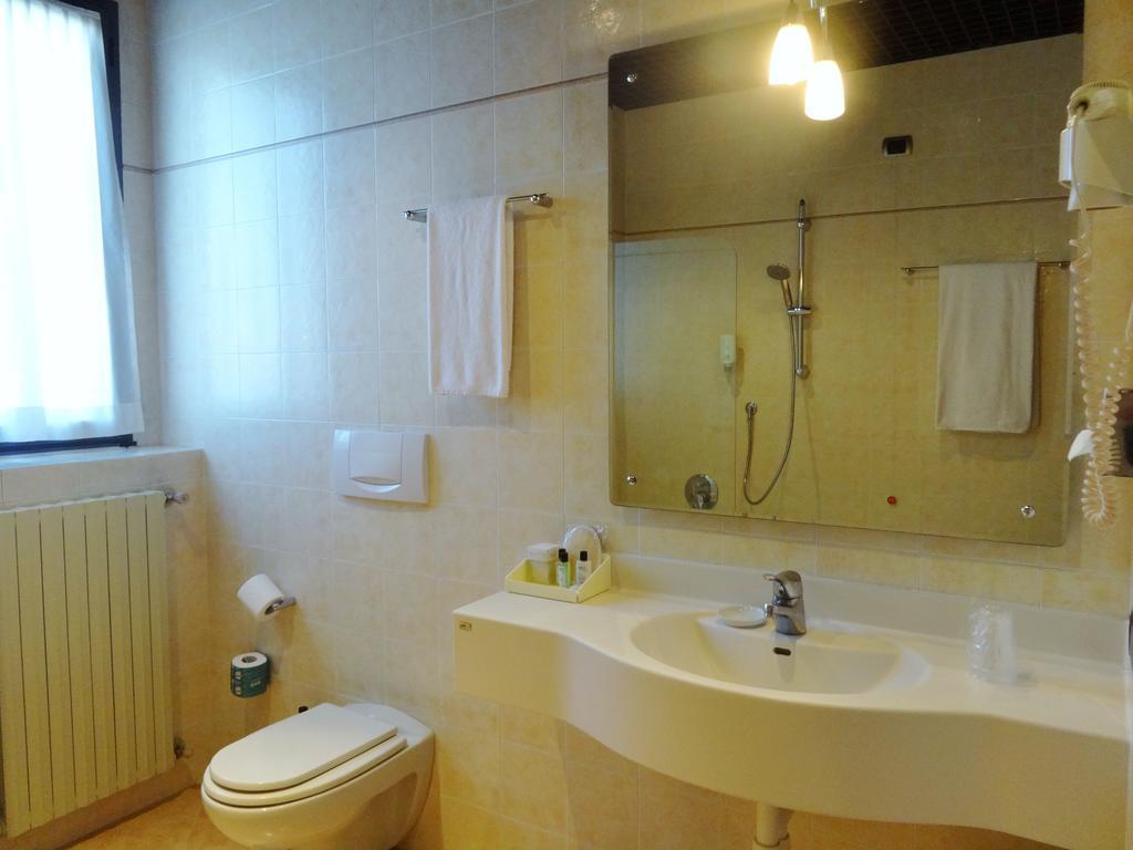 Hotel Excelsior Magenta Ngoại thất bức ảnh