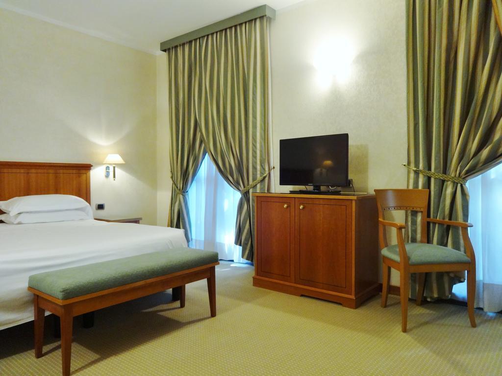 Hotel Excelsior Magenta Ngoại thất bức ảnh