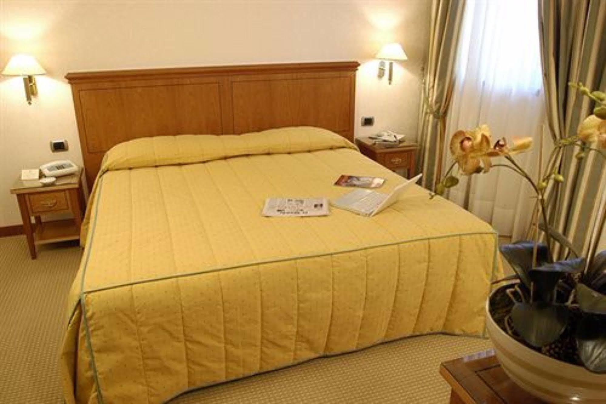 Hotel Excelsior Magenta Ngoại thất bức ảnh