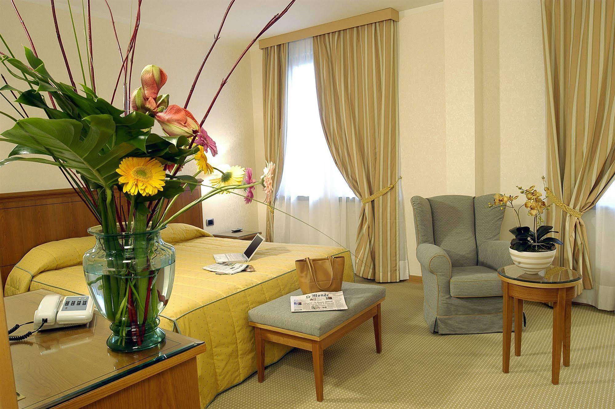 Hotel Excelsior Magenta Ngoại thất bức ảnh