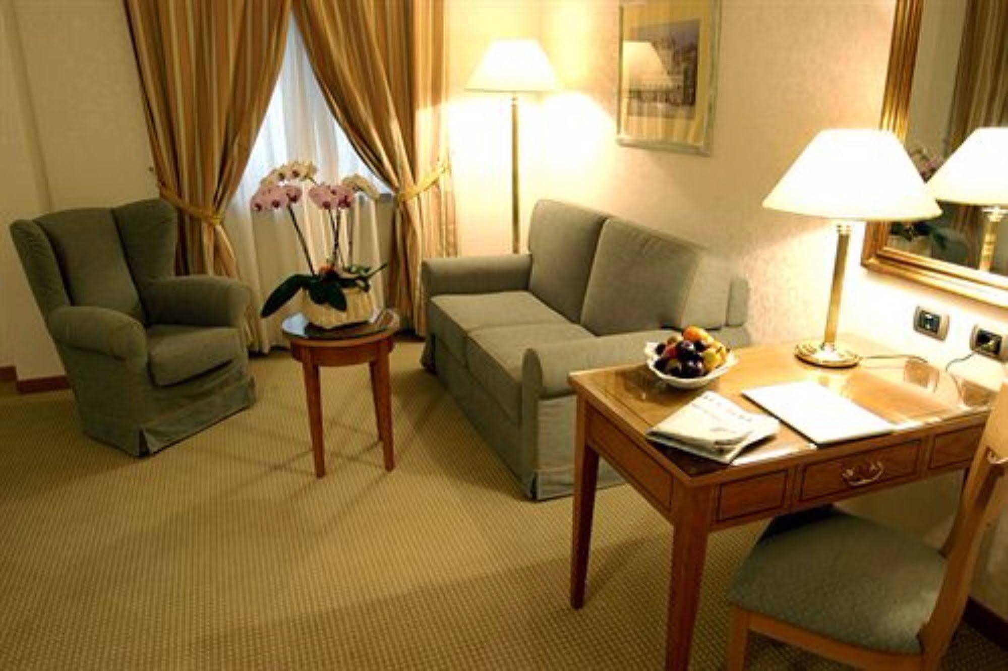 Hotel Excelsior Magenta Ngoại thất bức ảnh