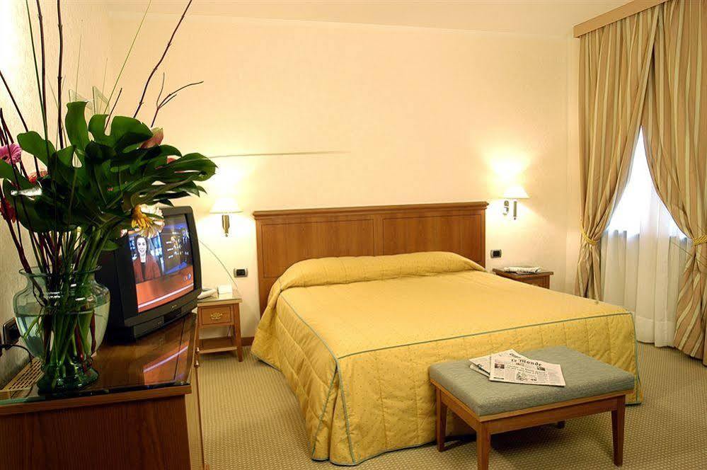 Hotel Excelsior Magenta Ngoại thất bức ảnh